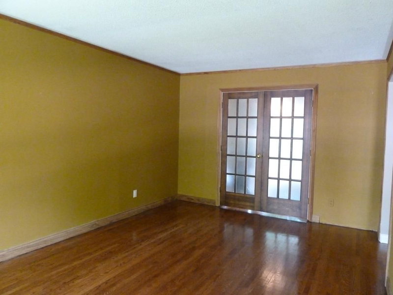 142 Osborne Cres, Oakville, L6H 1G1 | Image 3