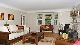 347 Douglas Ave, Oakville, L6J3S7 | Image 2