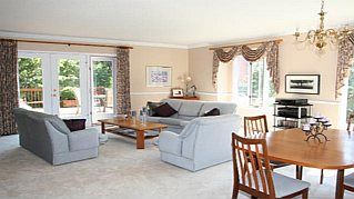 27 Southaven Pl, Oakville, L6L6L2 | Image 2