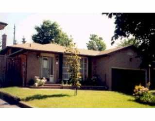 Detached House sold at 4 Clarence Court, Barrie, Ontario, L4M 5J8 - Grove East - MLS: S0304609