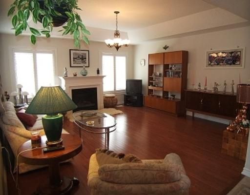 19 Falcon Cres, Barrie, L4N 0Y9 | Image 2