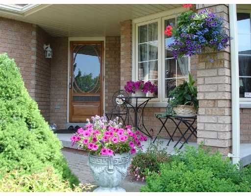 39 Etherington Cres, Barrie, L4N 7T2 | Image 2