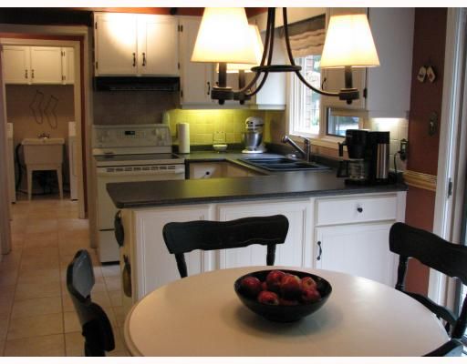 8 Malta Cres, Springwater, L0L 1X1 | Image 2