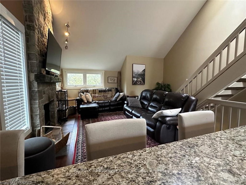 10 - 200 ESCARPMENT Cres, Collingwood, L9Y 5B4 | Image 2