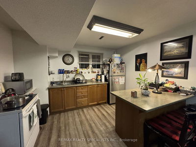 60 Ambler Bay, Barrie - Georgian Drive image-0-3