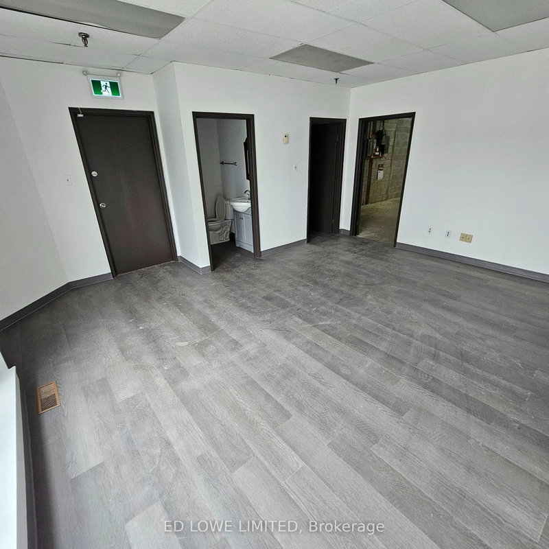 10 - 18 Alliance Blvd, Barrie, L4M 5A5 | Image 2