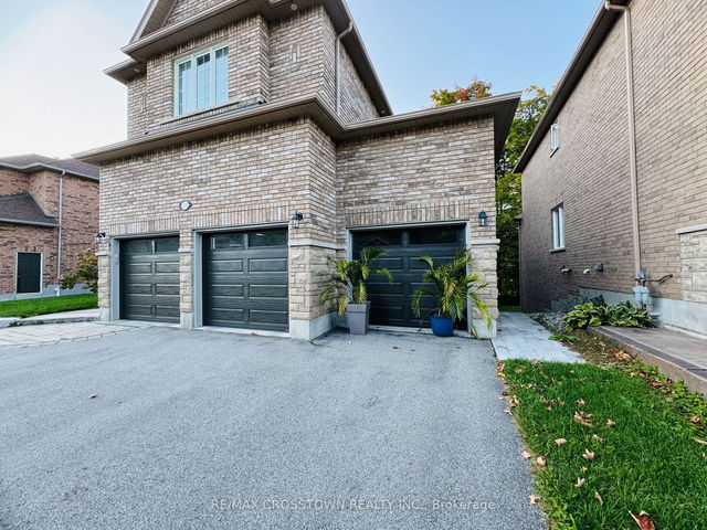 33 Camelot Square