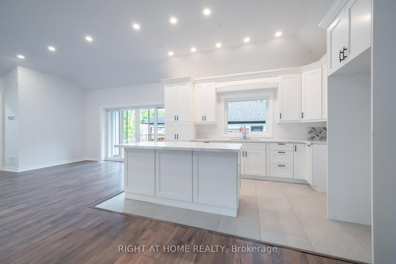 50 Breithaupt Cres, Tiny, L9M 0B2 | Image 3