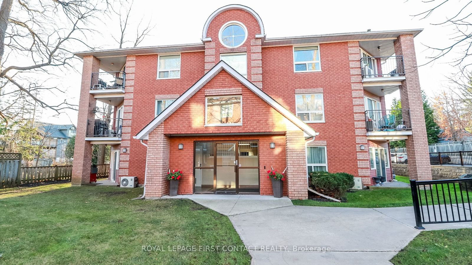 Building at 131 Clapperton Street, Barrie, Wellington