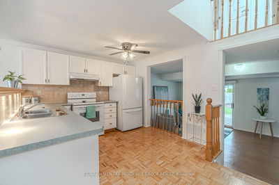 27 Waddington Cres, Barrie - Holly image-0-4