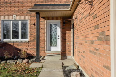 48 Canary Reed Crt, Barrie - Holly image-0-2