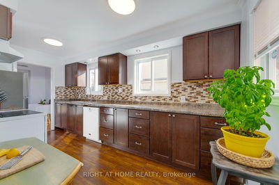 5 Dickens Dr, Barrie - Letitia Heights image-0-3