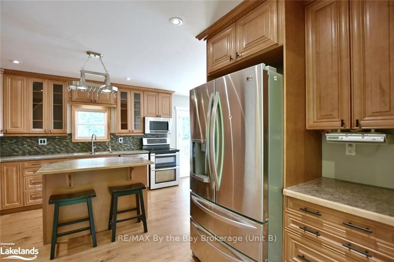 104 KNOX Rd E, Wasaga Beach, L9Z 2T5 | Image 3