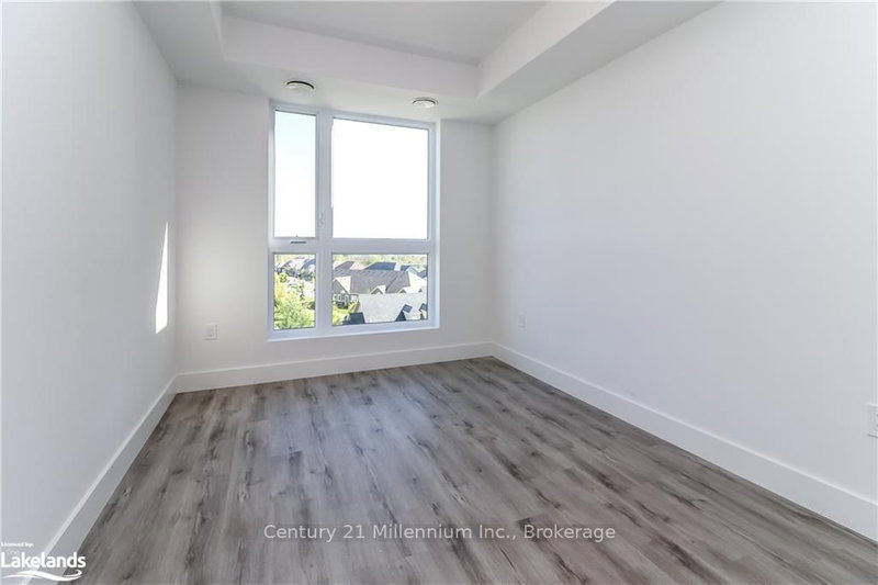 505 - 4 KIMBERLY Lane, Collingwood, L9Y 5T6 | Image 3