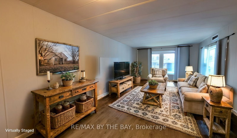 50 Georgian Glen Dr, Wasaga Beach, L9Z 1K7 | Image 2