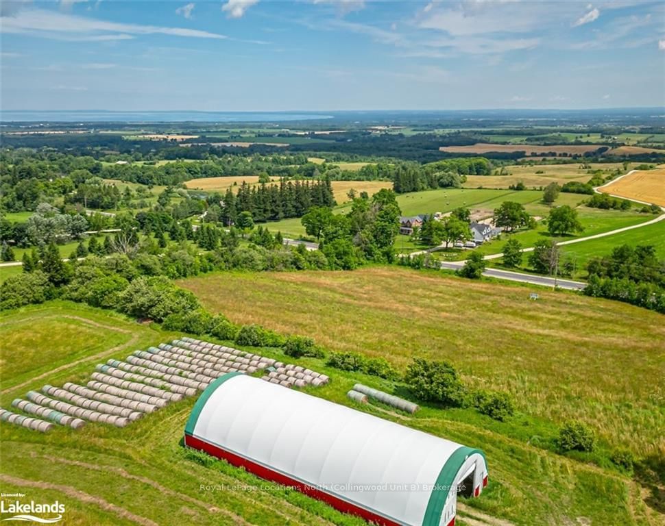 Building in 7958 21/22 NOTTAWASAGA Sideroad