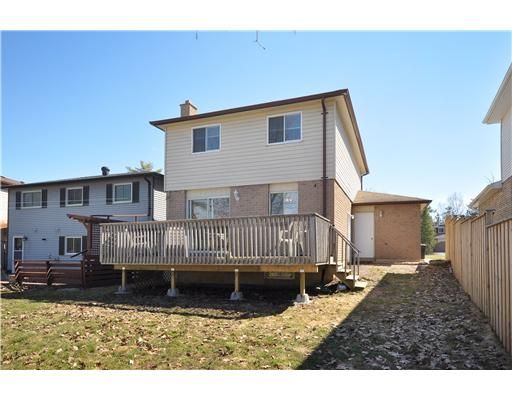 32 Wilson Crt, Barrie, L4N 5X8 | Image 2