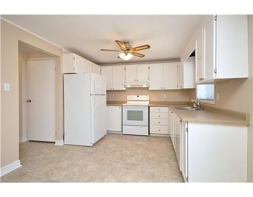 32 Wilson Crt, Barrie, L4N 5X8 | Image 3