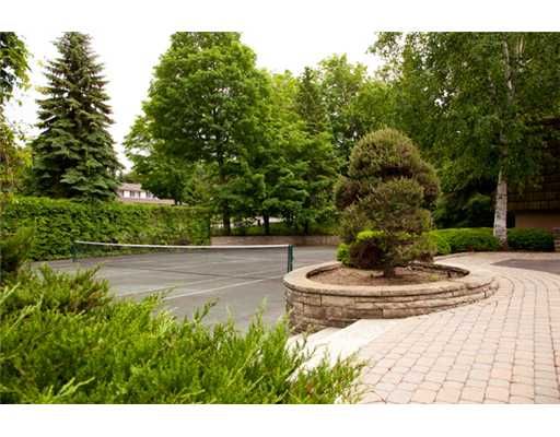 23 Royal Oak Dr, Barrie, L4N 7S5 | Image 3