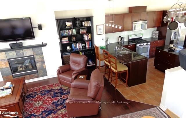 P95 - 69 JOSEPH Tr, Collingwood, L9Y 0J2 | Image 2