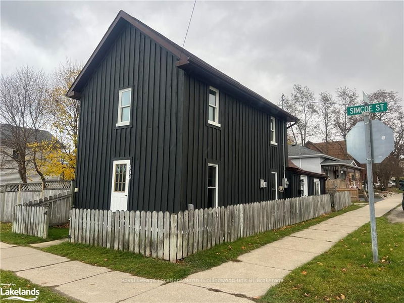 home for lease on 234 SIMCOE Street