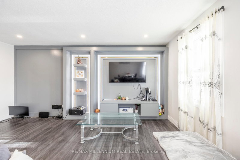 44 Oren Blvd, Barrie, L4N 4M1 | Image 2