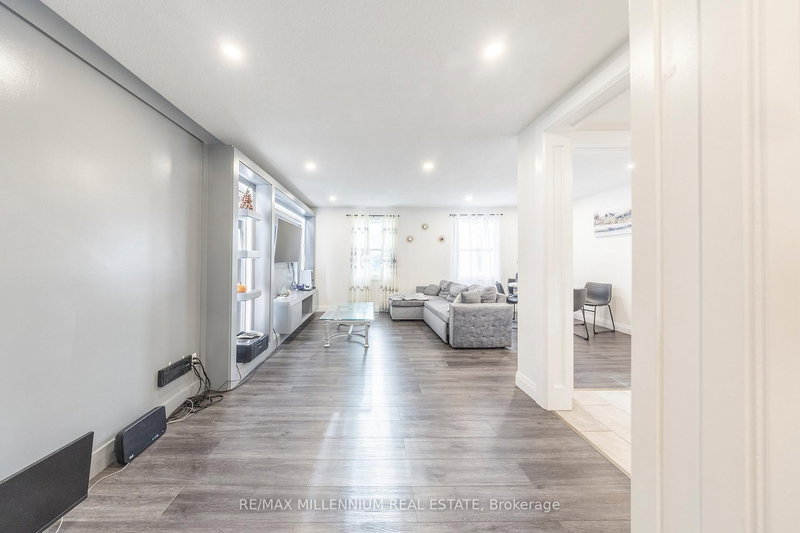 44 Oren Blvd, Barrie, L4N 4M1 | Image 3