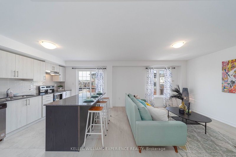 42 Hay Lane, Barrie, L9J 0T8 | Image 2