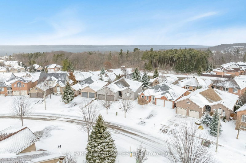 18 Todd Dr, Barrie, L4N 9K6 | Image 2