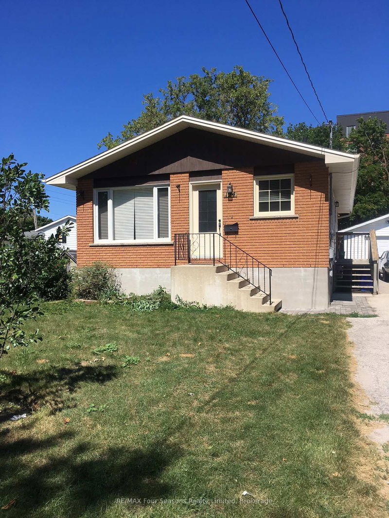 home for lease on 124 Niagara Street