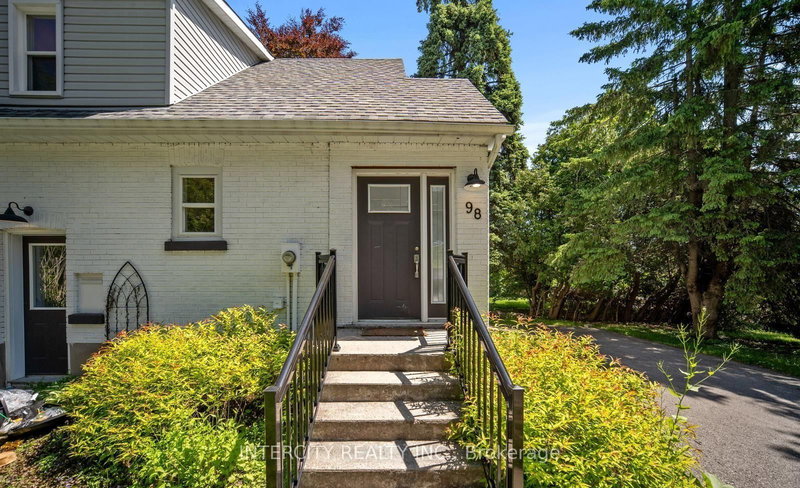 98 Blake St, Barrie, L4M 1J9 | Image 2