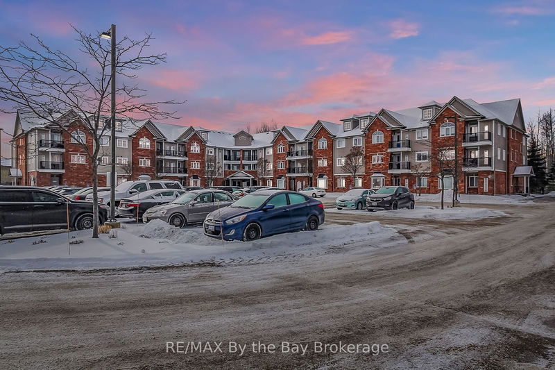 Unit 211 — 16 Westbury Rd, Wasaga Beach - Wasaga Beach image-0-0