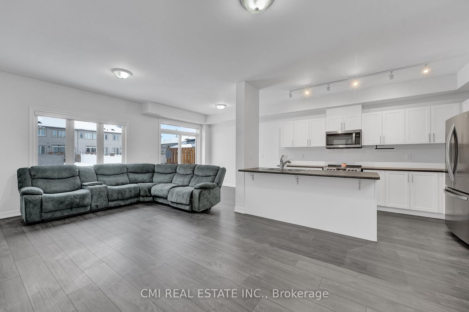 Listing Image 7