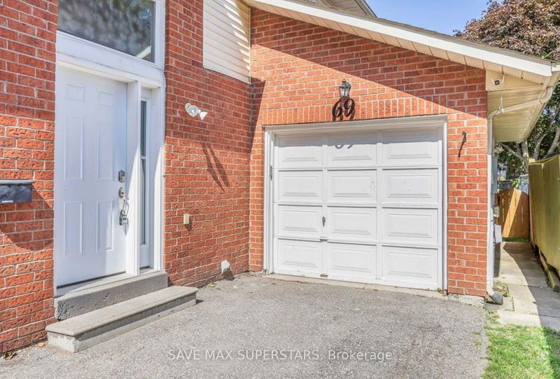 home for lease on 69 Kinzie Lane N