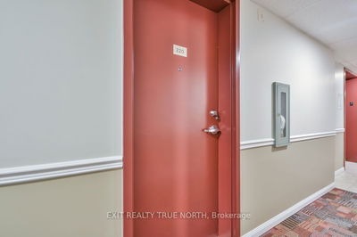 Unit 220 — 16 Westbury Rd, Wasaga Beach - Wasaga Beach image-0-2