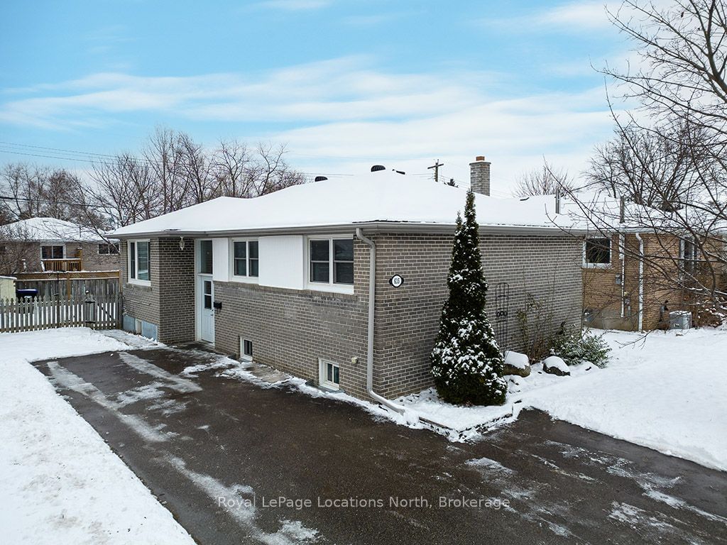 Detached House sold at 635 Oak Street, Collingwood, Collingwood, L9Y 2Z7 - MLS: S11900498