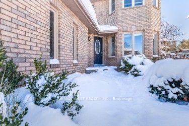 Detached House for lease at 24 Neelands Street, Barrie, West Bayfield, L4N 7A1 - MLS: S11902070