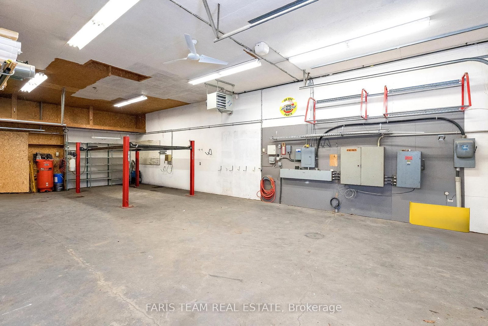 Listing Image 4