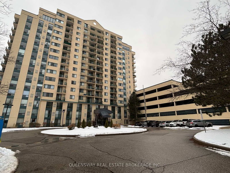 home for lease on 904-75 Ellen Street