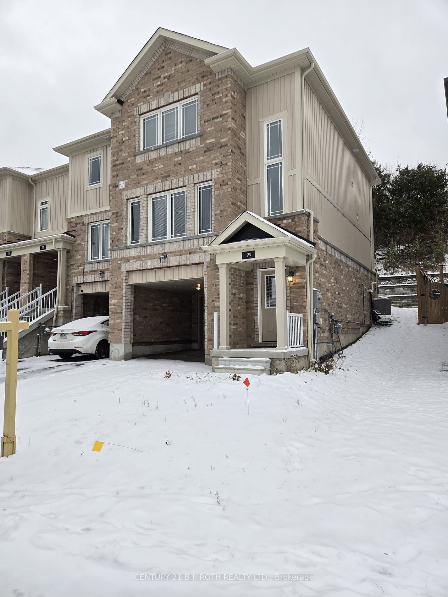 Townhouse sold at 99 Frank's Way, Barrie, Allandale, L4N 3J1 - MLS: S11904450