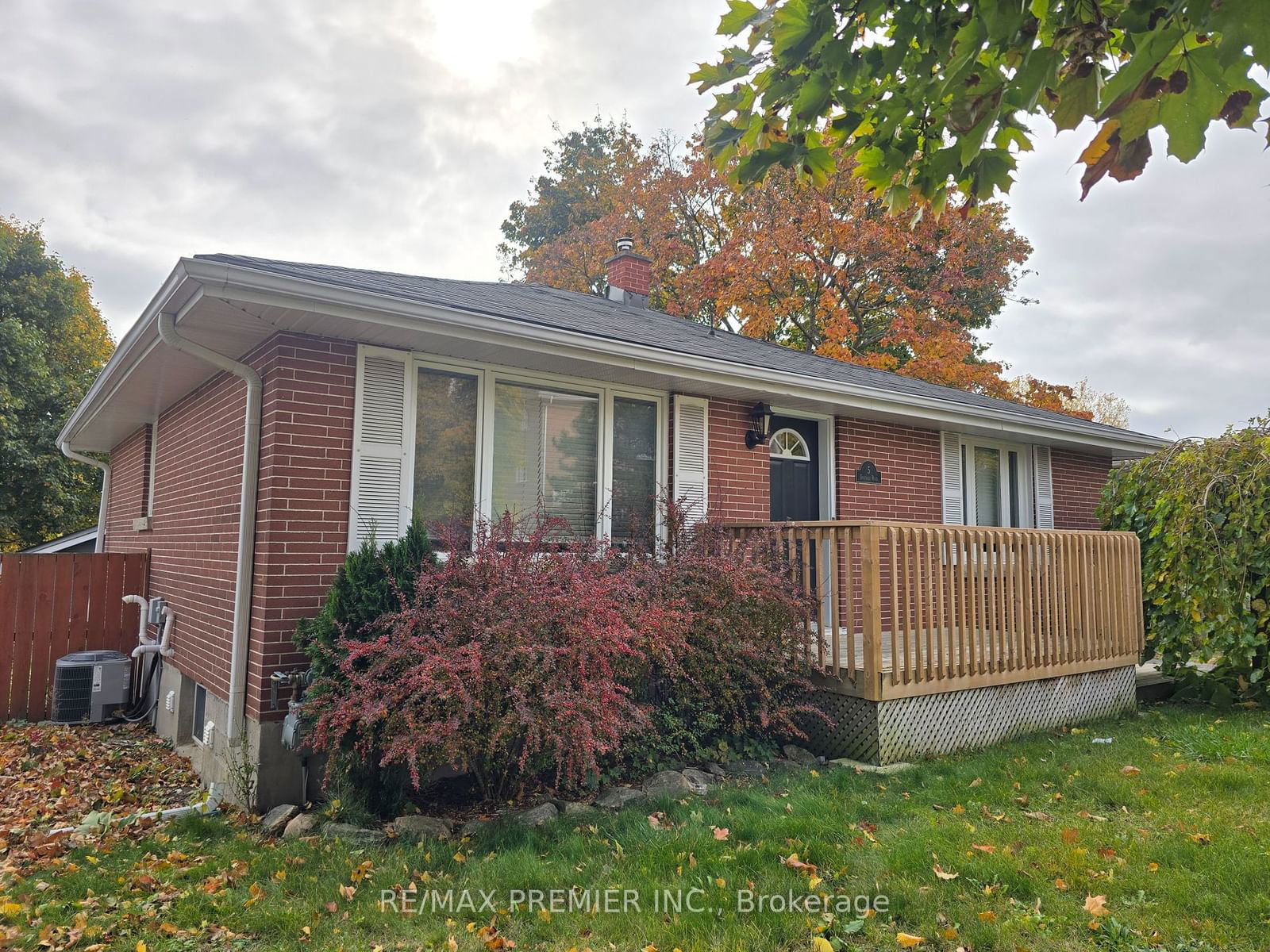 Detached House for lease at 5 Golfdale Road, Barrie, Sunnidale, L4N 6R5 - MLS: S11907404