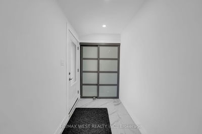 759 ESSA Rd, Barrie - Holly image-0-1