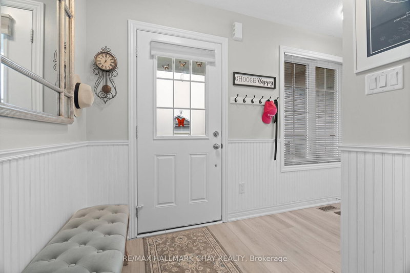 8 Sinclair Cres, Ramara, L3V 8J9 | Image 2