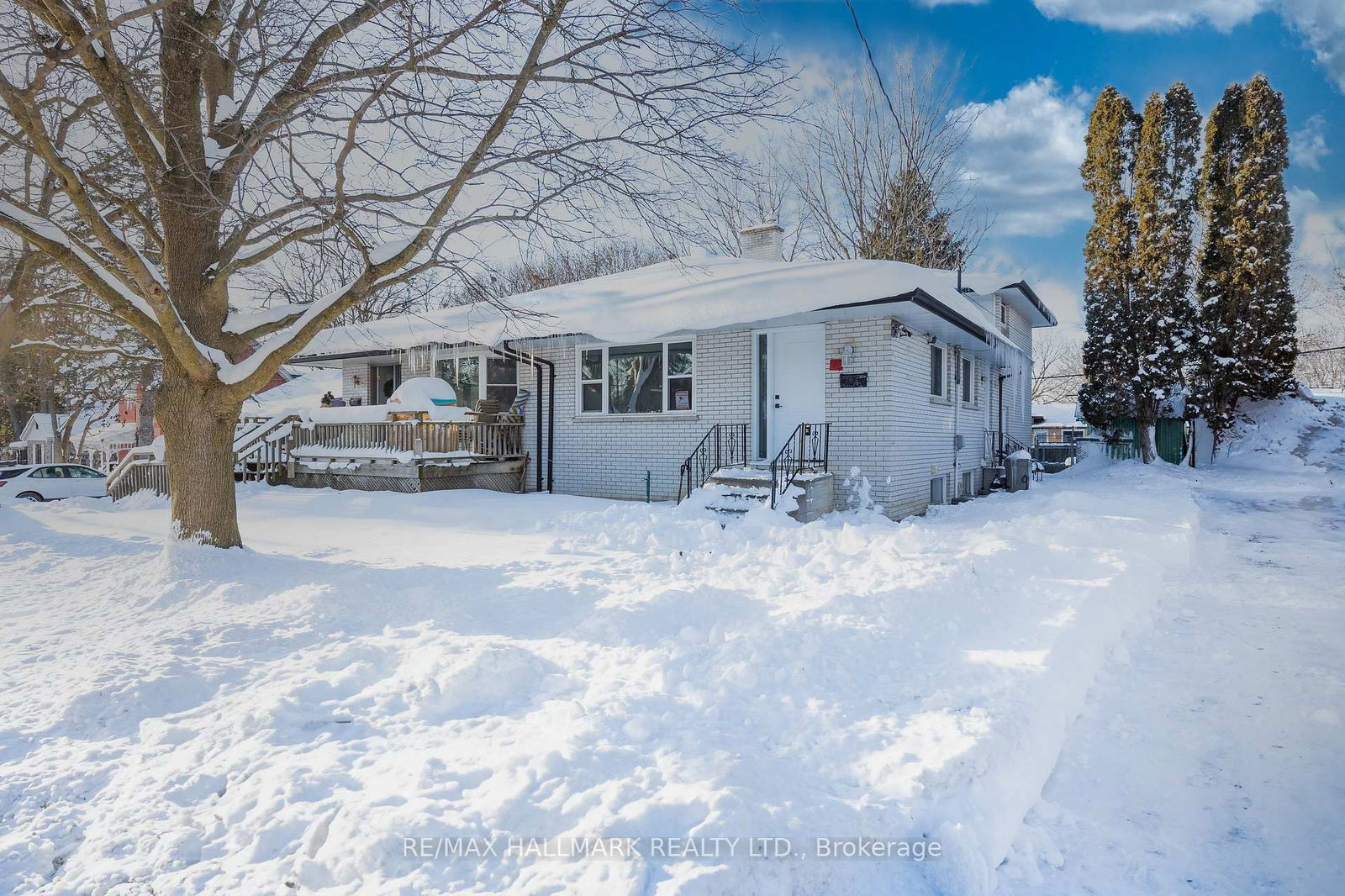 Semi-Detached House sold at 92 Penetang Street, Barrie, Codrington, L4M 1V6 - MLS: S11917890