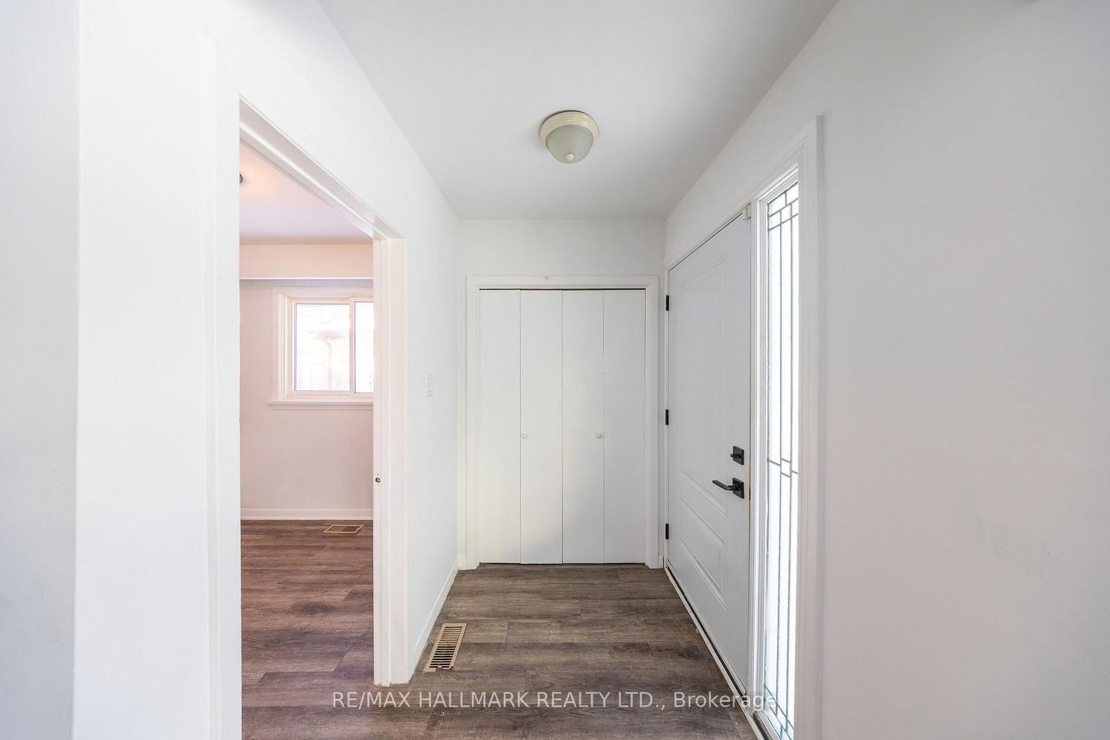Semi-Detached House sold at 92 Penetang Street, Barrie, Codrington, L4M 1V6 - MLS: S11917890