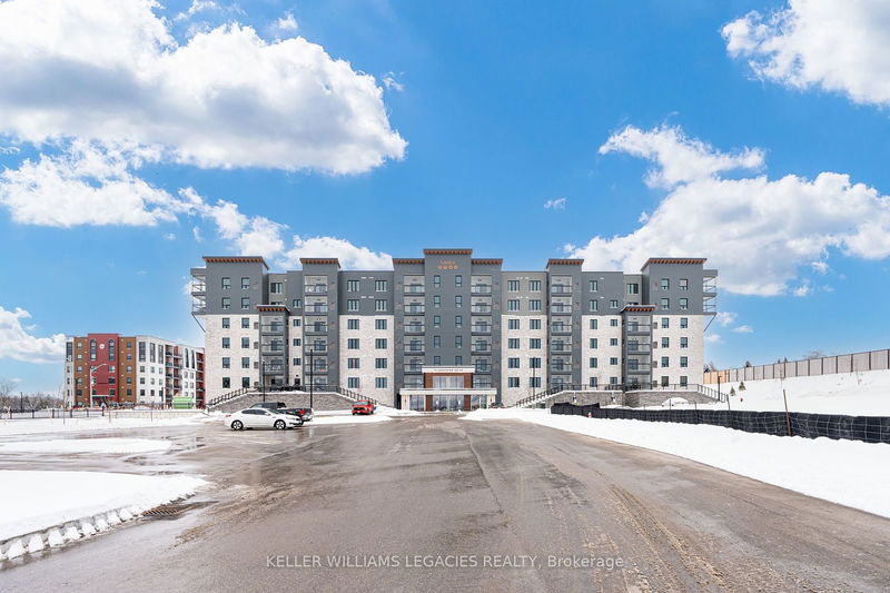 home for lease on 413-15 Kneeshaw Drive S