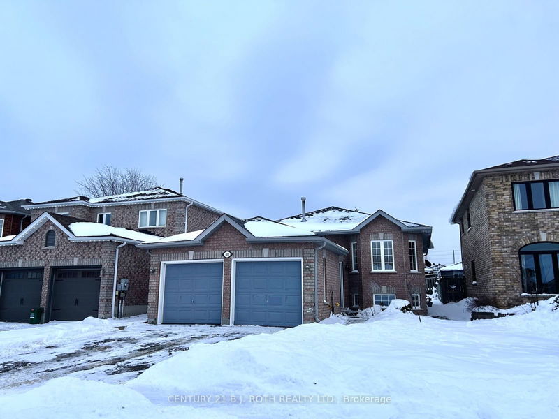 home for lease on Lower-140 Monique Crescent