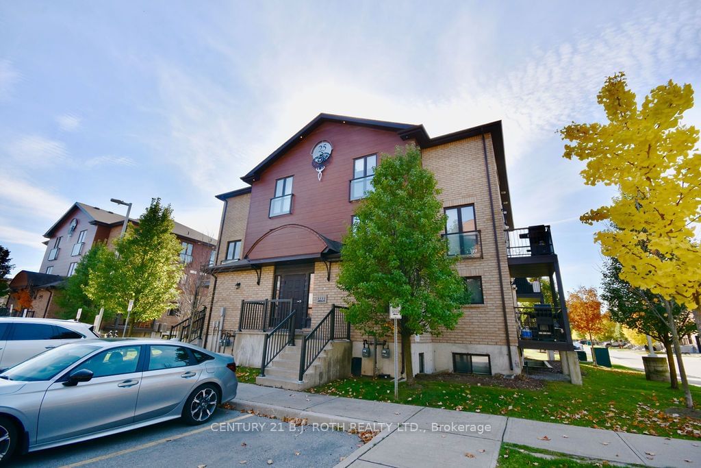 Townhouse for sale at 5-25 MADELAINE Drive, Barrie, Painswick South, L9J 0G8 - MLS: S11921888