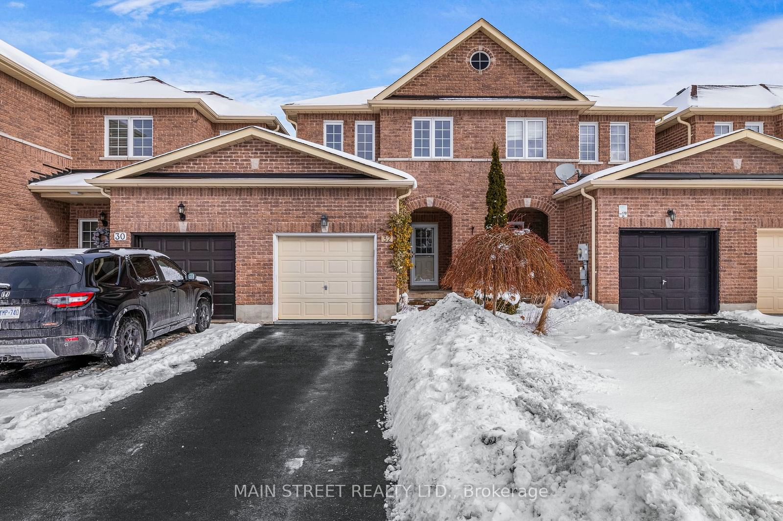 Townhouse for sale at 32 Arch Brown Court, Barrie, East Bayfield, L4M 0C6 - MLS: S11924156