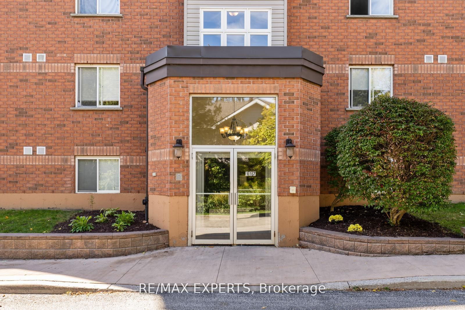 Condo for sale at 403-117 Edgehill Drive, Barrie, Letitia Heights, L4N 1L9 - MLS: S11924400